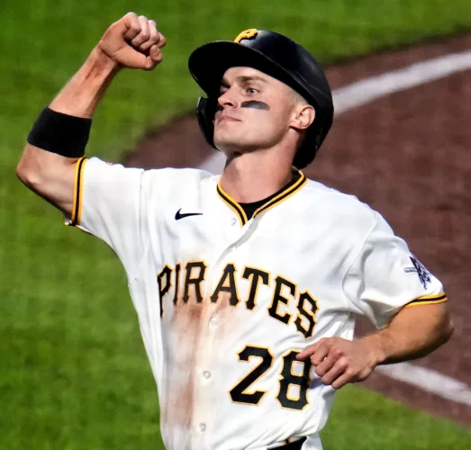 Pirates top Diamondbacks in extras, 3-2